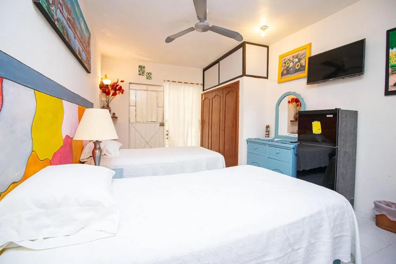 La Casa Del Almendro Hotel Playa del Carmen Guest house