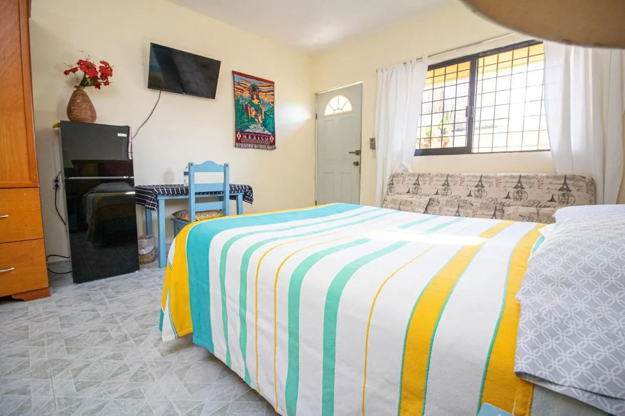 Hotel La Casa Del Almendro Playa del Carmen Pensión